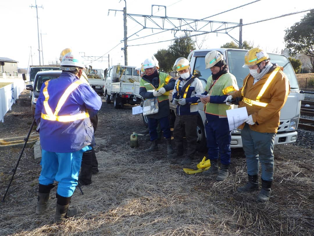 線路上で作業する社員