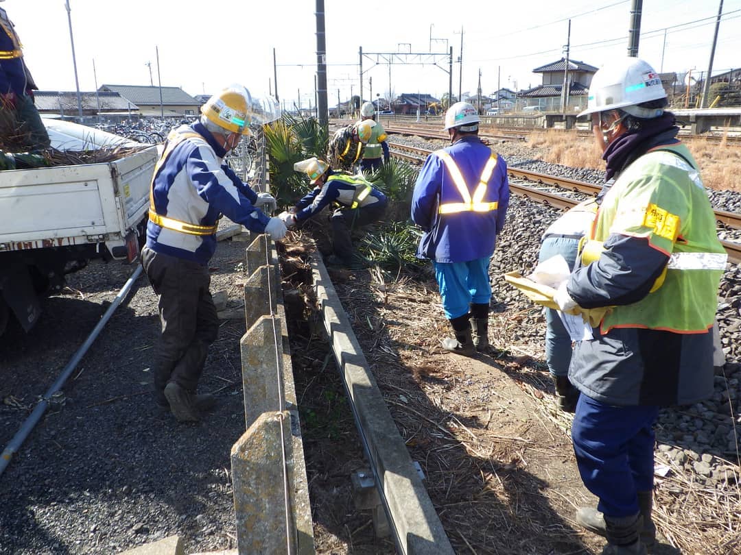 作業前に安全確認を行う社員
